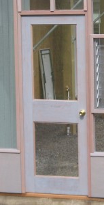 Glass in lower panel (standard door) Glass in lower panel (standard door only)